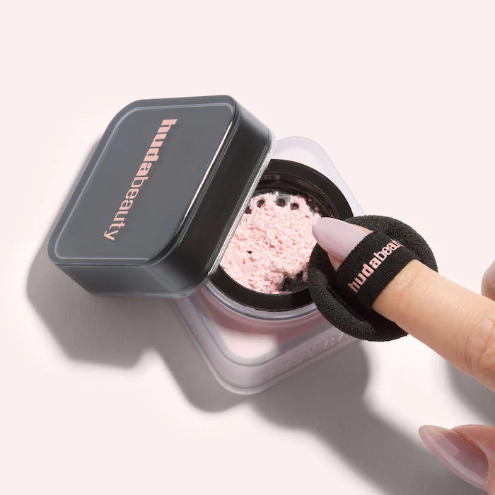 HUDA BEAUTY
Mini Easy Bake Loose Baking & Setting Powder - Pound Cake